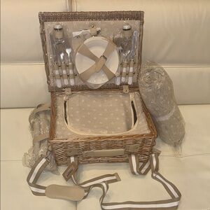 Picnic Basket Set for 4 w/ Insulated Liner‎ Waterproof Blanket